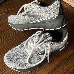 Brooks Adrenaline Like New